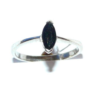 Einzelstück, Unikat-Ring aus 925 Silber mit einem dunkelblauen, funkelnd facettierten Saphir-Navette / Marqiuse, Ringweite 56, klassische Solitär-Form - Nur erhältlich im Onlineshop von Juwelier & Goldschmiede Danilo!
