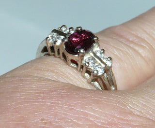 Einzelstück, Ring aus 925 Silber im Juwelenstil, mit einem ovalen rosa Turmalin / Rubellit + 8 Zirkonia, poliert, Ringweite 54 -	Unikatschmuck nur erhältlich im Onlineshop von Juwelier & Goldschmiede Danilo! 