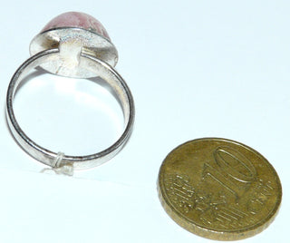Einzelstück, Ring aus 925 Silber mit einem runden rosa-weißen Rhodochrosit-Cabochon, poliert, flexible Ringweite (56 weitenverstellbar) -	Nur erhältlich im Onlineshop von Juwelier & Goldschmiede Danilo!