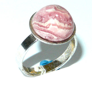 Einzelstück, Ring aus 925 Silber mit einem runden rosa-weißen Rhodochrosit-Cabochon, poliert, flexible Ringweite momentan 56, weitenverstellbar, da unter der Fassung geöffnet - Nur erhältlich im Onlineshop von Juwelier & Goldschmiede Danilo!