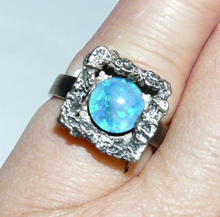 Unikat-Ring mit australischer Opal-Triplette in blau-grün, 835 Silber in den Tiefen geschwärzt / oxidiert, Ringweite verstellbar, unten offen, Ringweite ca. 49 - Unikate + Einzelstücke nur im Onlineshop von Goldschmiede Danilo!