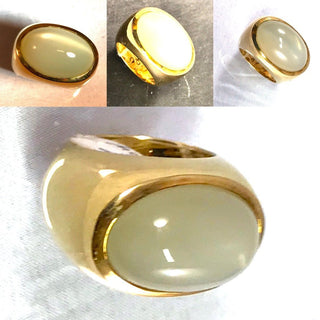 Handarbeit Unikat-Ring, Einzelstück, Statement-Ring, milchig-zartgrüner schimmernder Mondstein, ovaler Cabochon, 22,24 Karat,  585 Gelbgold, hochgezogen, quer gefaßt, Ringweite 56
- erhältlich im Onlineshop von Juwelier & Goldschmiede Danilo aus Hameln!"