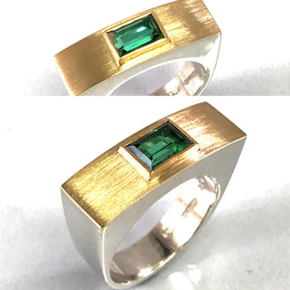Handgefertigter Unikat-Ring mit flaschengrünem Turmalin 1,26 Karat, in 925 Silber + seidenmatter Deckplatte aus 750 Gelbgold, Ringweite 59 -	Handgefertigtes Unikat! Nur im Onlineshop von Juwelier & Goldschmiede Danilo!