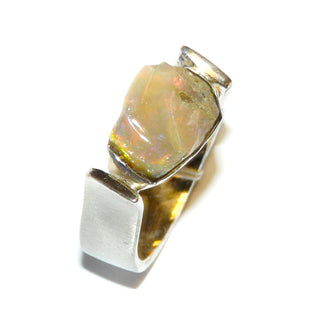 Handarbeit Unikat-Ring mit natürlichem äthiopischen Opal-Kristall schillernd in orange-grün, hochgezogene U-Form-Ringschiene, seidenmatt, 925 Silber, Ringweite ca. 59,5 - handgefertigte Einzelstücke finden Sie nur bei der Goldschmiede Danilo!