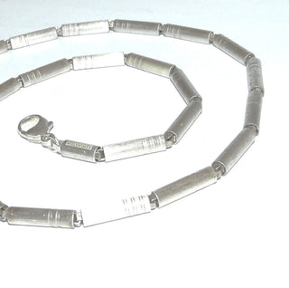 kräftiges Einzelstück, Röhrchen oder Scharnierkette mit innen verlaufender Venizianerkette aus massiv 925 Silber, flexibler Halsreif + Halskette. Zum Solo tragen oder für größere Anhänger, Karabiner, Länge 45 cm, Durchmesser ca. 4,4 mm, seidenmatt, deutsche Qualitätsverarbeitung der Firma Binder Mönsheim -	Nur erhältlich bei www.danilogold-shop.de