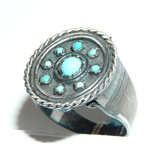 rundes Einzelstück, Vintage-Türkisring in Filigrantechnik mit Kordelrand aus massiv 925 Silber poliert, in den Tiefen geschwärzt, Ringweite 55, Seitenflächen satiniert, um 1950 - Goldschmiede-Danilo