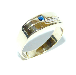 Einzelstück, Saphir-Ring, klassischer Herrenring in rechteckiger Grundform aus 333 Gold mit einem quadratischen, facettierten Saphir + einem Diamant, Ringweite 61,5. -	Herrenschmuck in Gold & Silber nur bei www.danilogold-shop.de