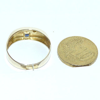 Einzelstück, Saphir-Ring, klassischer Herrenring in rechteckiger Grundform aus 333 Gold mit einem quadratischen, facettierten Saphir + einem Diamant, Ringweite 61,5. -	Herrenschmuck in Gold & Silber nur bei www.danilogold-shop.de