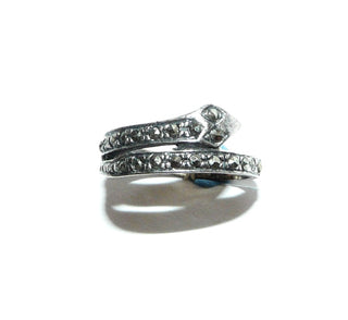 Einzelstück, Ring aus 925 Silber in Form einer sich um den Finger windenden Schlange, Replik im Stil um 1900, rundherum mit Markasiten ausgefüllt, poliert, Ringweite 48,5 - Unikate und Pretiosen nur erhältlich im Onlineshop der Goldschmiede Danilo!