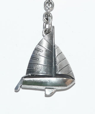 Einzelstück, Schlüsselanhänger Segelboot, 925 Silber in den Tiefen geschwärzt, ca. 37,5 mm x 30 mm (ohne Kette) -	
Nur erhältlich im Onlineshop von Juwelier & Goldschmiede Danilo!
