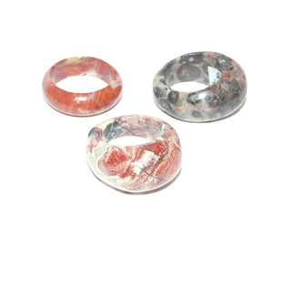 Einzelstückset, Jaspisringe, ein 3-teiliges Ring-Set mit total aus Stein geschnitten 2 Bandringen Ringweite 52 + einem gleichlaufenden Ring Ringweite 56,5 , rot, rosa & grau  mit schöner Maserung - Goldschmiede Danilo