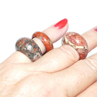 Einzelstückset, Jaspisringe, ein 3-teiliges Ring-Set mit total aus Stein geschnitten 2 Bandringen Ringweite 52 + einem gleichlaufenden Ring Ringweite 56,5 , rot, rosa & grau  mit schöner Maserung - Goldschmiede Danilo