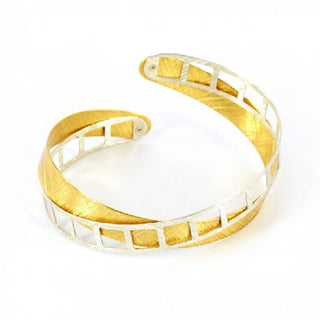 flexible Armspange aus 925 Silber, teilweise vergoldet, ca. 59 mm x 53,5 mm , tragbar mit der Öffnung nach oben oder nach unten -	Nur erhältlich im Onlineshop von Juwelier & Goldschmiede Danilo!