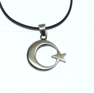rundes Einzelstück, Silberanhänger "Mondstern Orient" aus massiv 925 Silber, in den Tiefen geschwärzt, seidenmatt, Dreieckschlaufe - Goldschmiede Danilo