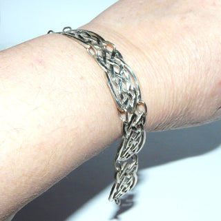 kräftiges Einzelstück, Silberarmband, Gliederarmband aus massiv 925 Silber, Keltisches Knoten-Muster, Flechtband, Zopfdesign, 5 verflochtene Glieder, 18 cm lang, Karabiner - Goldschmiede Danilo