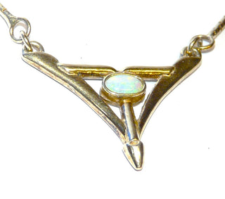 Jugendstil-Art-Collier 925er Silber-vergoldet mit ovalem australischem Opal und gerundeter Venezianer-Kette – Unikatschmuck nur erhältlich im Onlineshop von Juwelier & Goldschmiede Danilo aus Hameln!