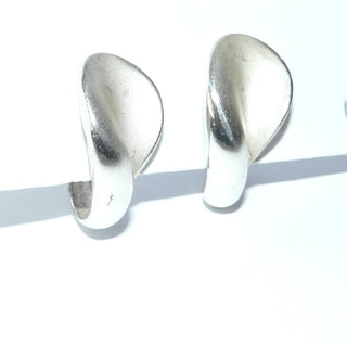 Einzelstücke, Ohrstecker "Tube" aus 925 Silber poliert & innen mattiert und weißgesiedet, Sitz ähnlich einer Steckcreole - Goldschmiede Danilo