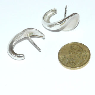 Einzelstücke, Ohrstecker "Tube" aus 925 Silber poliert & innen mattiert und weißgesiedet, Sitz ähnlich einer Steckcreole - Goldschmiede Danilo