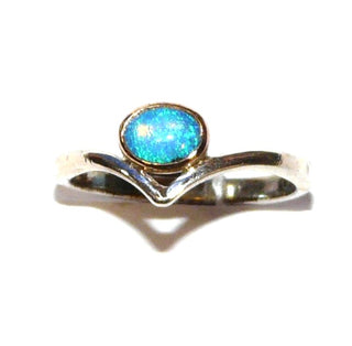 Handarbeit Unikat-Ring mit kleinem äthiopischen Opal, ovaler Cabochon schillernd in blau-grün, fast türkis, 925 Silber Schiene mit 750 Gelbgold-Fassung - Nur erhältlich im Onlineshop von Juwelier & Goldschmiede Danilo!