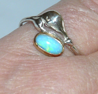 handgefertigter Unikat-Ring mit äthiopischem Opal, bicolor in 925 Silber + mit 750 Gold Fassung, Ringweite 57,5, Die diagonale Linie ist kein Riß, sondern ein innenliegender Einschluß; eine Garantie für einen natürlichen Opal - Handgefertigtes Unikat! Nur im Danilo Gold Online Shop