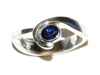 Handarbeit, Einzelstück, Unikat-Ring mit intensiv blauen, ovalen, facettierten Saphir, 0,59 Karat, 925 Silber, poliert, -	Handgefertigtes Unikat! Nur im Onlineshop von Juwelier & Goldschmiede Danilo!