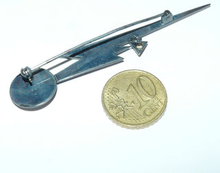 Einzelstück, Stab-Brosche "Blitz" matt-poliert, geschwärztes 925 Silber + 585 Gold Dreieck, Gesamtlänge ca. 73,5 mm -	Unikatschmuck nur erhältlich im Onlineshop von Juwelier & Goldschmiede Danilo! 