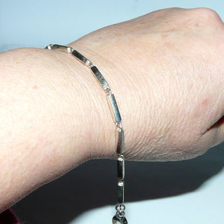 Einzelstück, Stäbchenarmband, Gliederarmband aus massiv 925 Silber, 4-Kant-Stäbchen mit beweglichen Ösenverbindungen, 19 cm lang, Karabiner  - Goldschmiede Danilo