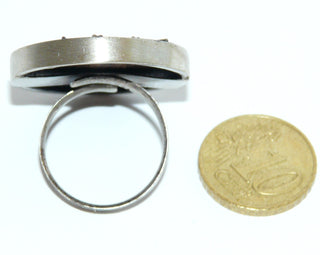Einzelstück, Statement-Ring "Regen auf Holz" aus 925 Silber, große runde, dunkelbraune Rosenholz-Scheibe mit schöner Maserung, gehalten von einem silbernen Wellen-Dekor, innen abgerundet, Ringweite verstellbar ca. 60, paßt zu Ohr 0110 -	Unikatschmuck nur erhältlich im Onlineshop von Juwelier & Goldschmiede Danilo! 