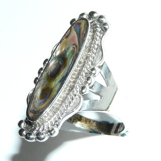 Einzelstück, Statement-Ring "Seeopal" aus 925 Silber mit einem langgezogenen Oval aus grün-blau-violett schimmernden Perlmutt der Paua-Muschel, mit Verzierungen aus Kordelrand + Kugeln, Ringweite 61 -	Einzelstücke nur erhältlich bei www.danilogold-shop.de