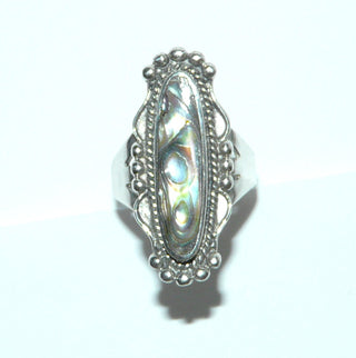 Einzelstück, Statement-Ring "Seeopal" aus 925 Silber mit einem langgezogenen Oval aus grün-blau-violett schimmernden Perlmutt der Paua-Muschel, mit Verzierungen aus Kordelrand + Kugeln, Ringweite 61 -	Einzelstücke nur erhältlich bei www.danilogold-shop.de