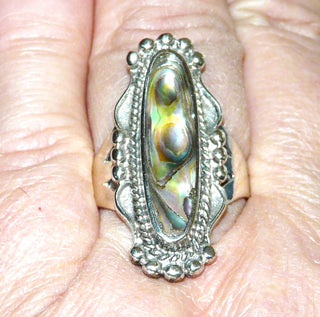 Einzelstück, Statement-Ring "Seeopal" aus 925 Silber mit einem langgezogen Oval aus dem grün-blau-violett schimmernden Perlmutt der Paua-Muschel, mit Verzierungen aus Kordelrand + Kugeln, Ringweite 61 - Einzelstücke nur erhältlich bei www.danilogold-shop.de