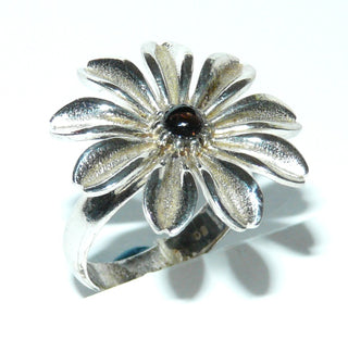 Einzelstück, Blumen-Ring "Sonnenblume" aus 925 Silber mit einem runden braunen Rauchquarz-Cabochon in der Mitte, sicher gehalten durch einen 9-Krapper-Chaton, Ringweite 55,5 -	Einzelstücke nur erhältlich bei www.danilogold-shop.de