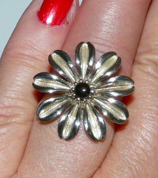 Einzelstück, Blumen-Ring "Sonnenblume" aus 925 Silber mit einem runden braunen Rauchquarz-Cabochon in der Mitte, sicher gehalten durch einen 9-Krapper-Chaton, Ringweite 55,5 -	Einzelstücke nur erhältlich bei www.danilogold-shop.de