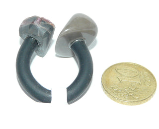 Einzelstück, Ringschiene aus flexibel einstellbarem Kautschuk, mit je einem Kieselstein + einem Rhodonit-Kristall an den Enden, Ringweite flexibel ab Weite 57 -	Unikatschmuck nur erhältlich im Onlineshop von Juwelier & Goldschmiede Danilo! 