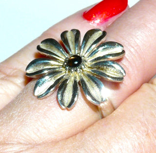 Einzelstück, Blumen-Ring "Sonnenblume" aus 925 Silber mit einem runden braunen Rauchquarz-Cabochon in der Mitte, sicher gehalten durch einer 9-Krapper-Fassung, Ringweite 55,5 - Einzelstücke nur erhältlich bei www.danilogold-shop.de