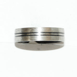 Einzelstück, Trauring, Freundschaftsring, gleichlaufender Ring "Zwei Linien" aus 925 Silber mit einem tief eingearbeiteten Muster, seidenmatt, in den Tiefen geschwärzt, Ringweite 49 -	Nur erhältlich im Onlineshop von Juwelier & Goldschmiede Danilo!