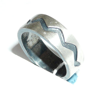 Einzelstück, Trauring Freundschaftsring, Ring "Zick-Zack" aus 925 Silber, gleichlaufend, tief eingearbeitetes Muster, in den Tiefen geschwärzt, seidenmatt, Ringweite 49,5 -	Nur erhältlich im Onlineshop von Juwelier & Goldschmiede Danilo!