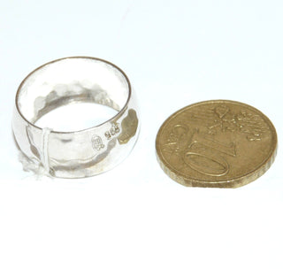 Trauring, Freundschaftsring, Verlobungsring aus 925 Silber mit halbrundem Querschnitt, teilmassiv, gleichlaufend, poliert, leichter Hammerschlag, Ringweite 53,5 -	Nur erhältlich im Onlineshop von Juwelier & Goldschmiede Danilo!