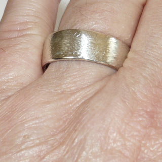Einzelstück, Trauring, Freundschaftsring, Partnerring, Herrenring "LOVE" aus 925 Silber, gleichlaufend mit innenliegender Gravur "LOVE", Oberfläche tiefe Feilmattierung mit polierten Kanten, Ringweite 63 -	Nur erhältlich im Onlineshop von Juwelier & Goldschmiede Danilo!