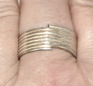 Einzelstück, Trauring, Partnerring, Herrenring, breiter Ring Silber "gewickelter Draht" aus 925 Silber, ein gewickelter Runddraht, der sich um den Finger windet, gleichlaufend + poliert, Ringweite 67,5, dazu paßt Ri 0382B - Unikate und Pretiosen nur erhältlich im Onlineshop der Goldschmiede Danilo!