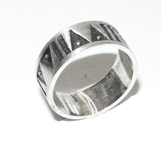 Einzelstück, Herrenring Trauring, Ring "Inka" aus 925 Silber, gleichlaufend, tief eingearbeitetes Muster, Dreiecke mit Punkten + Linien, in den Tiefen geschwärzt, seidenmatt, Ringweite 64 -	Nur erhältlich im Onlineshop von Juwelier & Goldschmiede Danilo!