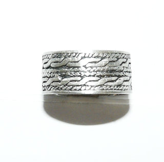 Einzelstück, Trauring, breiter flacher Ring "Kettenmuster" aus 925 Silber, gleichlaufend mit eingearbeitetem Muster, in den Tiefen geschwärzt, seidenmatt + massiv, Ringweite 59,5 -	Unikate und Pretiosen nur erhältlich im Onlineshop der Goldschmiede Danilo!