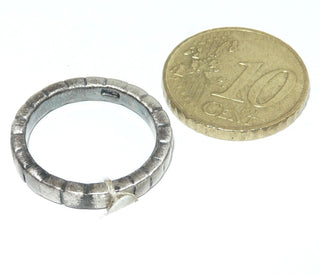 Einzelstück, Trauring, Freundschaftsring, schmaler Ring "Karo" aus 925 Silber, gleichlaufend, tief eingearbeitetes Muster aus Quer-Linien, dezent seidenmatt, Ringweite 51 -	Unikatschmuck nur erhältlich im Onlineshop von Juwelier & Goldschmiede Danilo! 