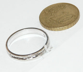 Einzelstück, Trauring, Freundschaftsring, schmaler Ring aus 925 Silber, gleichlaufend mit eingraviertem funkelnden Facetten-Muster, poliert, Ringweite 53,5 -	Nur erhältlich bei www.danilogold-shop.de