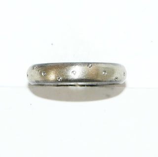 Einzelstück, Trauring, Freundschaftsring, schmaler Ring aus 925 Silber, gleichlaufend mit eingearbeitetem Muster von polierten Kügelchen, seidenmatt + Ränder geschwärzt, Ringweite 53 -	Unikatschmuck nur erhältlich im Onlineshop von Juwelier & Goldschmiede Danilo! 