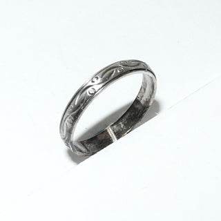 Einzelstück, Freundschaftsring, Trauring, zarter schmaler Ring "Bögen + Kreise" aus 925 Silber, gleichlaufend, graviertes Muster, seidenmatt in den Tiefen geschwärzt, Ringweite 58 -	
Unikatschmuck nur erhältlich im Onlineshop von Juwelier & Goldschmiede Danilo! 
