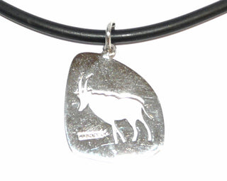 Einzelstück, Unikat-Anhänger aus 925 Silber, ausgesägter Steinbock, Oberfläche mattiert, ca. 24 mm X 22,5 mm - Unikatschmuck nur erhältlich im Onlineshop von Juwelier & Goldschmiede Danilo! 