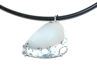 Einzelstück, Handarbeit, Anhänger aus 925 Silber mit einem Dendrit-Opal als abgerundeter, dreieckiger Cabochon, ca. 34,75 mm x 29,8 mm, schöne Maserung an einem Rand des Steins -	Handgefertigtes Unikat! Nur im Onlineshop von Juwelier & Goldschmiede Danilo!