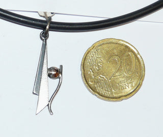 handgefertigtes Einzelstück, Anhänger "tanzende Kugel", gefertigt aus 925 Silber, teilweise geschwärzt und einer Halbkugel aus 585 Gold, Gesamtmaße ca. 35 mm x 9 mm mit Schlaufe (Lieferung erfolgt ohne Kette) -	Handgefertigtes Unikat! Nur im Danilo Gold Online Shop