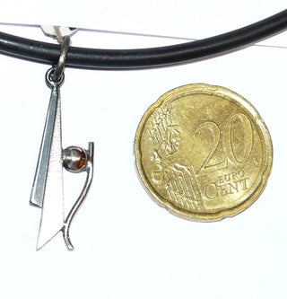 handgefertigtes Einzelstück, Anhänger "tanzende Kugel", gefertigt aus 925 Silber, teilweise geschwärzt und einer Halbkugel aus 585 Gold, Gesamtmaße ca. 35 mm x 9 mm mit Schlaufe - Handgefertigtes Unikat! Nur im Danilo Gold Online Shop